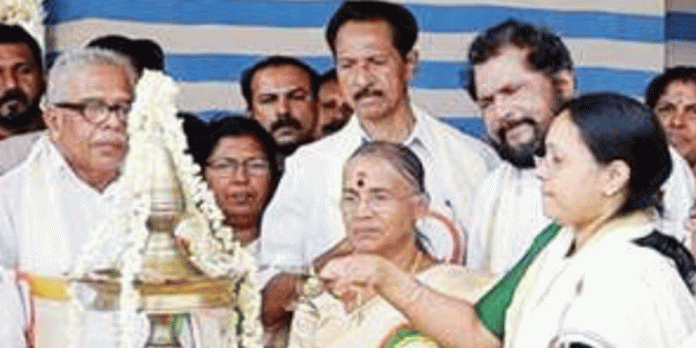 കാഴ്ചയുടെ ഭംഗിനിറച്ച് അയിരൂർ പുതിയകാവ് മാനവ മൈത്രീ ചതയ ജലോത്സവം നടന്നു കാഴ്ചയുടെ ഭംഗിനിറച്ച് അയിരൂർ പുതിയകാവ് മാനവ മൈത്രീ ചതയ ജലോത്സവം നടന്നു