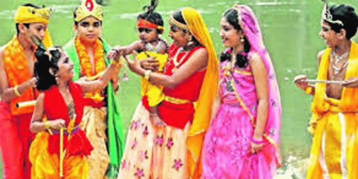 ശ്രീകൃഷ്ണജയന്തി ; ശോഭയ്ത്രയ്ക്ക് തയ്യാറെടുത്ത് കല്ലുപ്പാറ ശ്രീകൃഷ്ണജയന്തി ; ശോഭയ്ത്രയ്ക്ക് തയ്യാറെടുത്ത് കല്ലുപ്പാറ