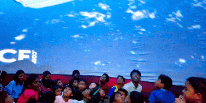 കുമ്പനാട് ഗവ. യുപി സ്കൂളില് പോർട്ടബിൾ പ്ലാനറ്റോറിയം പ്രദർശനം നടത്തി കുമ്പനാട് ഗവ. യുപി സ്കൂളില് പോർട്ടബിൾ പ്ലാനറ്റോറിയം പ്രദർശനം നടത്തി