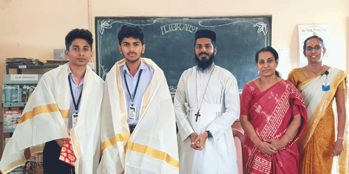 വഴിയിൽ നഷ്ടമായ വ്യാപാരിയുടെ പണം തിരികെ നൽകി മാതൃകയായി വിദ്യാർത്ഥികൾ വഴിയിൽ നഷ്ടമായ വ്യാപാരിയുടെ പണം തിരികെ നൽകി മാതൃകയായി വിദ്യാർത്ഥികൾ