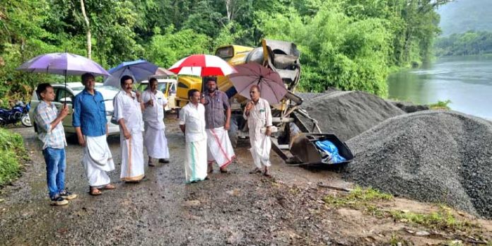 പെരുന്തേനരുവി – കുരുമ്പൻ മൂഴി റോഡ് നിർമ്മാണം ഒരു മാസത്തിനകം പൂർത്തീകരിക്കണം ; അഡ്വ. പ്രമോദ് നാരായൺ എംഎൽഎ പെരുന്തേനരുവി – കുരുമ്പൻ മൂഴി റോഡ് നിർമ്മാണം ഒരു മാസത്തിനകം പൂർത്തീകരിക്കണം ; അഡ്വ. പ്രമോദ് നാരായൺ എംഎൽഎ