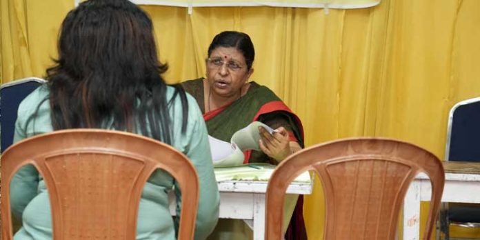 ഗാര്ഹിക പീഡനനിയമം അനുശാസിക്കുന്ന പരിരക്ഷ സ്ത്രീകള്ക്ക് ലഭിക്കുന്നില്ല : വനിതാ കമ്മീഷന് ഗാര്ഹിക പീഡനനിയമം അനുശാസിക്കുന്ന പരിരക്ഷ സ്ത്രീകള്ക്ക് ലഭിക്കുന്നില്ല : വനിതാ കമ്മീഷന്