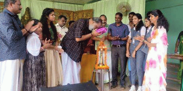 മുട്ടത്തുകോണം എസ്എൻഡിപി ഹയർ സെക്കൻഡറി സ്കൂളില് കലോത്സവം നടന്നു മുട്ടത്തുകോണം എസ്എൻഡിപി ഹയർ സെക്കൻഡറി സ്കൂളില് കലോത്സവം നടന്നു