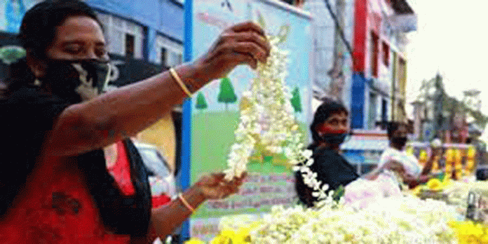 മുല്ലപ്പൂവിന് വിലയേറുന്നു ; ഒരു കിലോ മുല്ലപ്പൂവിന് വില 2300 മുല്ലപ്പൂവിന് വിലയേറുന്നു ; ഒരു കിലോ മുല്ലപ്പൂവിന് വില 2300