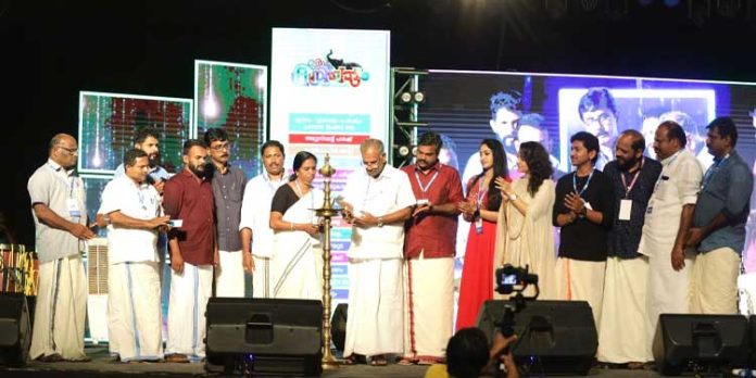 ചരിത്രത്തിലെ ആദ്യ കരിയാട്ടം അരങ്ങേറി ചരിത്രത്തിലെ ആദ്യ കരിയാട്ടം അരങ്ങേറി