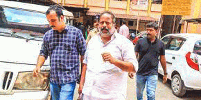 മൈലപ്ര സഹകരണ ബാങ്ക് തട്ടിപ്പ് ; ജെറി ഈശോ ഉമ്മനെയും ജോഷ്വ മാത്യുവിനെയും ഒരുമിച്ചിരുത്തി ചോദ്യം ചെയ്ത് ക്രൈംബ്രാഞ്ച് മൈലപ്ര സഹകരണ ബാങ്ക് തട്ടിപ്പ് ; ജെറി ഈശോ ഉമ്മനെയും ജോഷ്വ മാത്യുവിനെയും ഒരുമിച്ചിരുത്തി ചോദ്യം ചെയ്ത് ക്രൈംബ്രാഞ്ച്