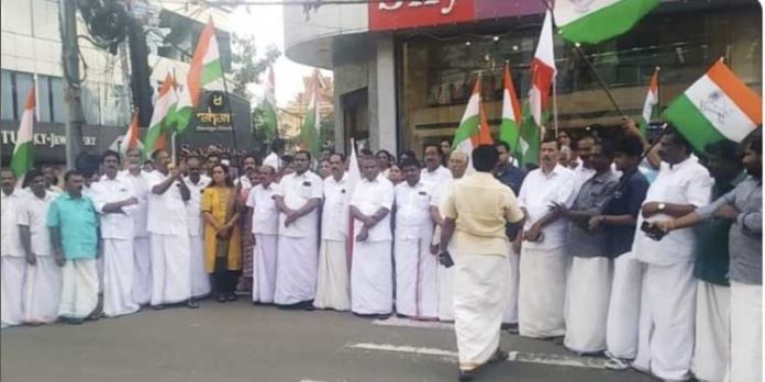 യുഡിഎഫ് ചെങ്ങന്നൂര് നിയോജകമണ്ഡലം കമ്മിറ്റിയുടെ നേതൃത്വത്തിൽ ആഹ്ളാദ പ്രകടനം നടത്തി യുഡിഎഫ് ചെങ്ങന്നൂര് നിയോജകമണ്ഡലം കമ്മിറ്റിയുടെ നേതൃത്വത്തിൽ ആഹ്ളാദ പ്രകടനം നടത്തി