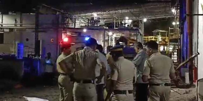 നിറ്റ ജലാറ്റിന് കമ്പനിയിലെ സ്ഫോടനം ; പരിക്കേറ്റ ഒരാളുടെ നില ഗുരുതരം, ഫോറന്സിക് പരിശോധന ഇന്ന് നടക്കും നിറ്റ ജലാറ്റിന് കമ്പനിയിലെ സ്ഫോടനം ; പരിക്കേറ്റ ഒരാളുടെ നില ഗുരുതരം, ഫോറന്സിക് പരിശോധന ഇന്ന് നടക്കും