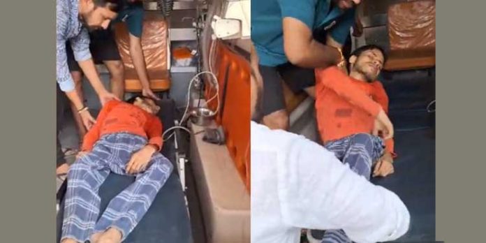 ജെഎൻയുവിൽ ഭിന്നശേഷിക്കാരനായ വിദ്യാർത്ഥിയെ മർദ്ദിച്ച് എബിവിപി പ്രവർത്തകർ ജെഎൻയുവിൽ ഭിന്നശേഷിക്കാരനായ വിദ്യാർത്ഥിയെ മർദ്ദിച്ച് എബിവിപി പ്രവർത്തകർ
