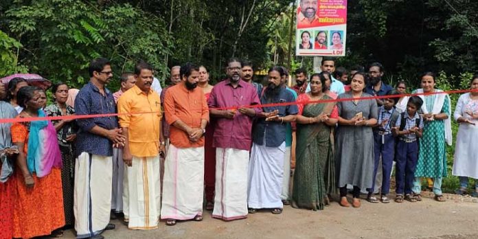 ഗ്രാമീണ റോഡുകളുടെ നവീകരണത്തിന് ഗവണ്മെന്റ് ഏറെ പ്രാമുഖ്യം നല്കുന്നു : ഡെപ്യൂട്ടി സ്പീക്കര് ഗ്രാമീണ റോഡുകളുടെ നവീകരണത്തിന് ഗവണ്മെന്റ് ഏറെ പ്രാമുഖ്യം നല്കുന്നു : ഡെപ്യൂട്ടി സ്പീക്കര്