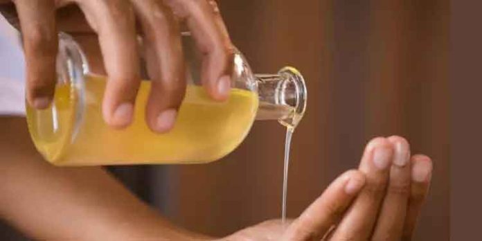 വെളിച്ചെണ്ണ നിസാരകാരനല്ല ; സ്ഥിരമായി മുഖത്ത് പുരട്ടു – പല പ്രശ്നങ്ങളും തീരും വെളിച്ചെണ്ണ നിസാരകാരനല്ല ; സ്ഥിരമായി മുഖത്ത് പുരട്ടു – പല പ്രശ്നങ്ങളും തീരും
