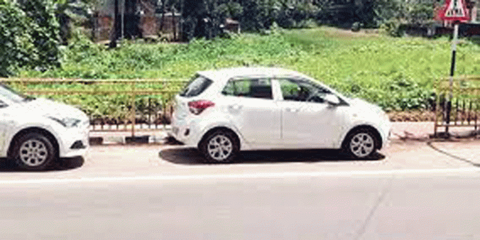 റോഡ് നവീകരണം ; നഗരസഭക്കെതിരെ പ്രതിഷേധവുമായി കെട്ടിട ഉടമകള് റോഡ് നവീകരണം ; നഗരസഭക്കെതിരെ പ്രതിഷേധവുമായി കെട്ടിട ഉടമകള്