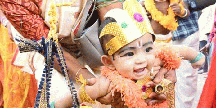 പന്തളം മണ്ഡലത്തിന്റെ നേതൃത്വത്തിൽ സംഘടിപ്പിച്ച ശോഭായാത്രകൾ ഭക്തിനിർഭരമായി പന്തളം മണ്ഡലത്തിന്റെ നേതൃത്വത്തിൽ സംഘടിപ്പിച്ച ശോഭായാത്രകൾ ഭക്തിനിർഭരമായി