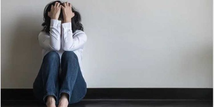പെട്ടെന്ന് പേടിയും സമ്മര്ദ്ദവും തോന്നും ; എല്ലാം അവസാനിക്കുമെന്നപോലെ – പാനിക് അറ്റാക്ക് എങ്ങനെ തടയാം പെട്ടെന്ന് പേടിയും സമ്മര്ദ്ദവും തോന്നും ; എല്ലാം അവസാനിക്കുമെന്നപോലെ – പാനിക് അറ്റാക്ക് എങ്ങനെ തടയാം