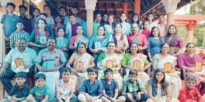 പുല്ലാട് ദേവീക്ഷേത്രത്തില് യൂത്ത് വിംഗ് ഓണാഘോഷവും അധ്യാപകരെ ആദരിക്കല് ചടങ്ങും നടന്നു പുല്ലാട് ദേവീക്ഷേത്രത്തില് യൂത്ത് വിംഗ് ഓണാഘോഷവും അധ്യാപകരെ ആദരിക്കല് ചടങ്ങും നടന്നു