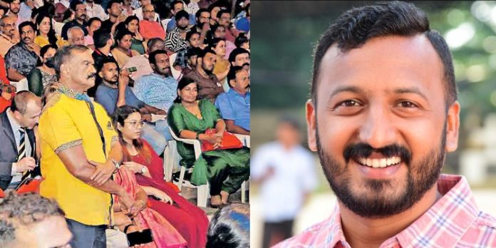 ഭീമൻ രഘുവിനെ പരിഹസിച്ച് യൂത്ത് കോൺഗ്രസ് നേതാവ് രാഹുൽ മാങ്കൂട്ടത്തിൽ ഭീമൻ രഘുവിനെ പരിഹസിച്ച് യൂത്ത് കോൺഗ്രസ് നേതാവ് രാഹുൽ മാങ്കൂട്ടത്തിൽ
