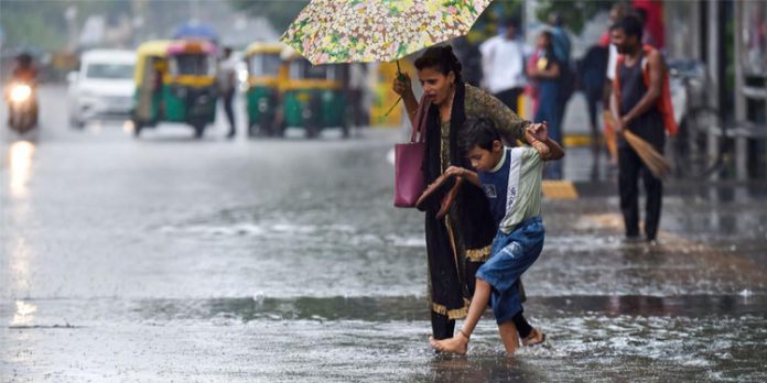 ബംഗാള് ഉള്ക്കടലില് ന്യൂനമര്ദ്ദം ; അഞ്ചുദിവസം മഴയ്ക്ക് സാധ്യത ബംഗാള് ഉള്ക്കടലില് ന്യൂനമര്ദ്ദം ; അഞ്ചുദിവസം മഴയ്ക്ക് സാധ്യത