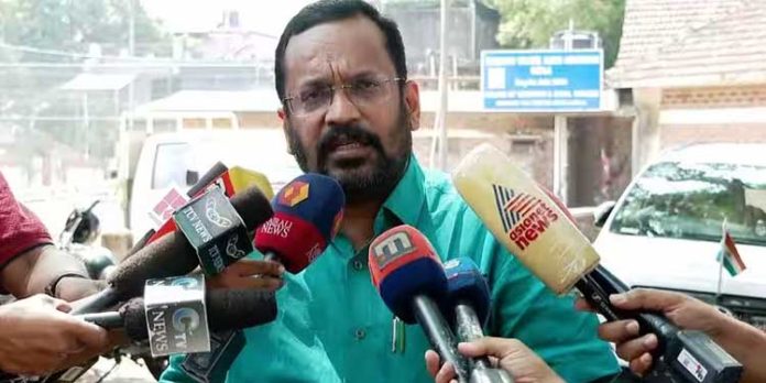 വില്ലേജ് ഓഫീസുകളെ തിക്കും തിരക്കും ഇല്ലാത്തതാക്കി മാറ്റുമെന്ന് റവന്യൂ വകുപ്പ് മന്ത്രി കെ. രാജൻ വില്ലേജ് ഓഫീസുകളെ തിക്കും തിരക്കും ഇല്ലാത്തതാക്കി മാറ്റുമെന്ന് റവന്യൂ വകുപ്പ് മന്ത്രി കെ. രാജൻ
