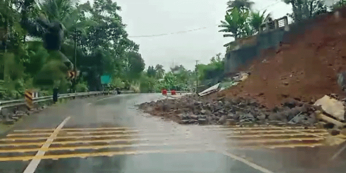 റാന്നിയിൽ മഴ ശക്തം ; നദിയില് ജലനിരപ്പുയര്ന്നു റാന്നിയിൽ മഴ ശക്തം ; നദിയില് ജലനിരപ്പുയര്ന്നു
