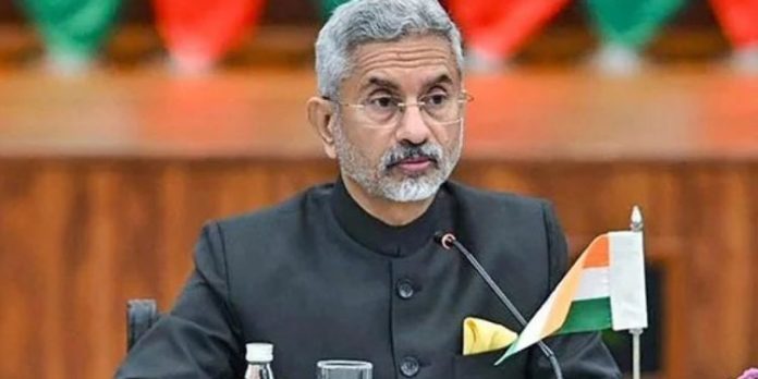 ഇന്ത്യയിലേക്കുവരാൻ ഹസീന അനുമതിതേടിയത് ചുരുങ്ങിയ സമയത്തിനിടെ ; അക്രമ സംഭവങ്ങളിൽ ആശങ്കയുണ്ടെന്ന് കേന്ദ്രം ഇന്ത്യയിലേക്കുവരാൻ ഹസീന അനുമതിതേടിയത് ചുരുങ്ങിയ സമയത്തിനിടെ ; അക്രമ സംഭവങ്ങളിൽ ആശങ്കയുണ്ടെന്ന് കേന്ദ്രം
