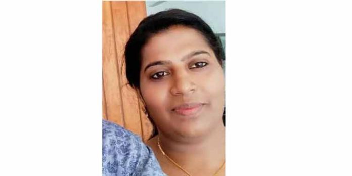 ചങ്ങനാശേരി സ്വദേശി ഷീബ (42) കുവൈറ്റില് കെട്ടിടത്തില് നിന്ന് വീണുമരിച്ചു ചങ്ങനാശേരി സ്വദേശി ഷീബ (42) കുവൈറ്റില് കെട്ടിടത്തില് നിന്ന് വീണുമരിച്ചു