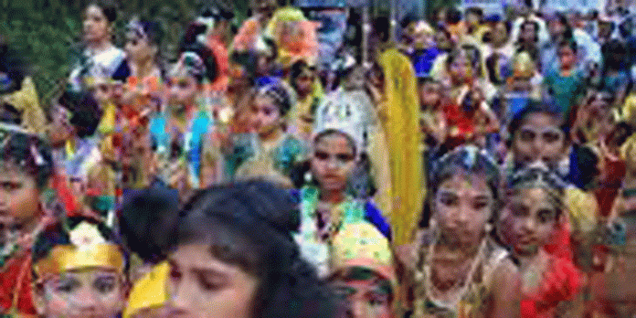 ബാലഗോകുലം കുളനട മണ്ഡലത്തിന്റെ ആഭിമുഖ്യത്തിൽ മഹാശോഭായാത്ര നടത്തി ബാലഗോകുലം കുളനട മണ്ഡലത്തിന്റെ ആഭിമുഖ്യത്തിൽ മഹാശോഭായാത്ര നടത്തി