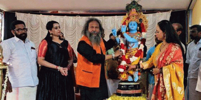 ഉളനാട് ശ്രീകൃഷ്ണസ്വാമി ക്ഷേത്രത്തിൽ കുടുംബസംഗമം നടത്തി ഉളനാട് ശ്രീകൃഷ്ണസ്വാമി ക്ഷേത്രത്തിൽ കുടുംബസംഗമം നടത്തി