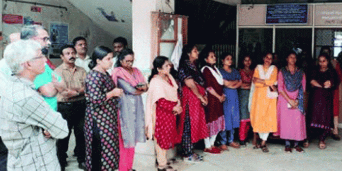കേരള എൻജിഒ യൂണിയന് തിരുവല്ല റവന്യു ടവറിൽ പ്രകടനം നടത്തി കേരള എൻജിഒ യൂണിയന് തിരുവല്ല റവന്യു ടവറിൽ പ്രകടനം നടത്തി