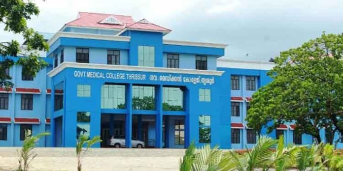 പ്രസവ ശസ്ത്രക്രിയാ തിയേറ്ററിന് ചുറ്റും പൊടി ; ശസ്ത്രക്രിയ കഴിഞ്ഞവർക്ക് അണുബാധ പ്രസവ ശസ്ത്രക്രിയാ തിയേറ്ററിന് ചുറ്റും പൊടി ; ശസ്ത്രക്രിയ കഴിഞ്ഞവർക്ക് അണുബാധ