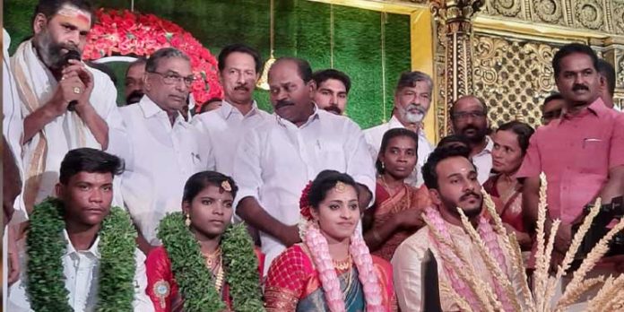 റാന്നി ഗ്രാമപഞ്ചായത്ത് പ്രസിഡന്റെ മകളുടെയും പ്ലാപ്പള്ളി ആദിവാസി ഊരിലെ സോമിയുടെയും വിവാഹം നാടിന് ഉത്സവമായി റാന്നി ഗ്രാമപഞ്ചായത്ത് പ്രസിഡന്റെ മകളുടെയും പ്ലാപ്പള്ളി ആദിവാസി ഊരിലെ സോമിയുടെയും വിവാഹം നാടിന് ഉത്സവമായി