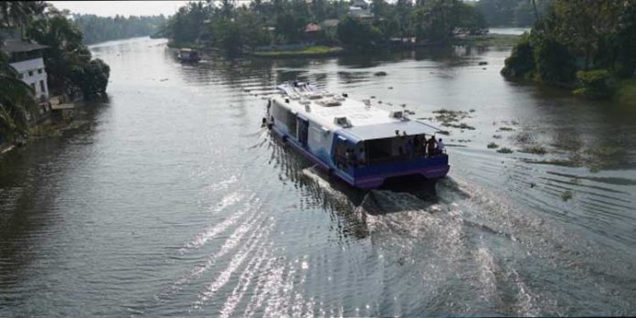 കൊച്ചിയുടെ ഓളപ്പരപ്പുകളിൽ തുഴയെറിയാൻ വാട്ടർ മെട്രോയും കൊച്ചിയുടെ ഓളപ്പരപ്പുകളിൽ തുഴയെറിയാൻ വാട്ടർ മെട്രോയും