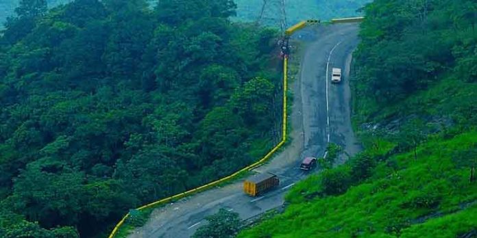 കോടമഞ്ഞിൻ താഴ്വരയിൽ ഒന്ന് കറങ്ങി വരാം ; വയനാടൻ കാഴ്ചകൾ കാണാം കോടമഞ്ഞിൻ താഴ്വരയിൽ ഒന്ന് കറങ്ങി വരാം ; വയനാടൻ കാഴ്ചകൾ കാണാം