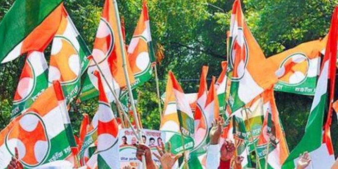 യൂത്ത് കോൺഗ്രസ് നേതാവ് ജാതിപ്പേര് വിളിച്ച് മർദ്ദിച്ചതായി പരാതി യൂത്ത് കോൺഗ്രസ് നേതാവ് ജാതിപ്പേര് വിളിച്ച് മർദ്ദിച്ചതായി പരാതി
