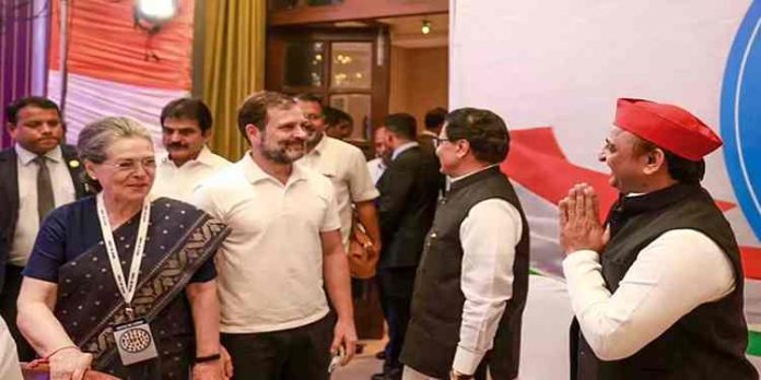 സമാജ് വാദി പാർട്ടിയുമായുള്ള പ്രശ്നപരിഹാരത്തിനായി കോൺഗ്രസ് ദേശീയ നേതൃത്വം സമാജ് വാദി പാർട്ടിയുമായുള്ള പ്രശ്നപരിഹാരത്തിനായി കോൺഗ്രസ് ദേശീയ നേതൃത്വം