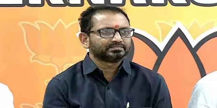 മഞ്ചേശ്വരം തെരഞ്ഞെടുപ്പ് കോഴക്കേസ് : കെ.സുരേന്ദ്രൻ അടക്കം പ്രതികൾ ഹാജരാകണമെന്ന് കോടതി മഞ്ചേശ്വരം തെരഞ്ഞെടുപ്പ് കോഴക്കേസ് : കെ.സുരേന്ദ്രൻ അടക്കം പ്രതികൾ ഹാജരാകണമെന്ന് കോടതി