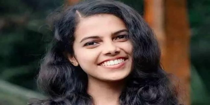 ഗുണ്ടൽപേട്ടിൽ ബൈക്ക് അപകടത്തിൽ യുവതി മരിച്ചു ഗുണ്ടൽപേട്ടിൽ ബൈക്ക് അപകടത്തിൽ യുവതി മരിച്ചു
