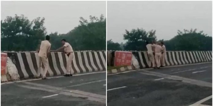 അപകടത്തിൽ മരിച്ചയാളുടെ ശരീരം കനാലിലേക്ക് വലിച്ചെറിഞ്ഞ് ബിഹാർ പോലീസ് അപകടത്തിൽ മരിച്ചയാളുടെ ശരീരം കനാലിലേക്ക് വലിച്ചെറിഞ്ഞ് ബിഹാർ പോലീസ്