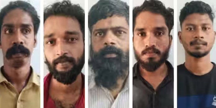 തട്ടുകടയിൽ ഇരിക്കാൻ സ്ഥലം കിട്ടിയില്ല ; യുവാക്കളെ കൊലപ്പെടുത്താൻ ശ്രമിച്ച കേസിൽ അഞ്ചുപേർ അറസ്റ്റിൽ തട്ടുകടയിൽ ഇരിക്കാൻ സ്ഥലം കിട്ടിയില്ല ; യുവാക്കളെ കൊലപ്പെടുത്താൻ ശ്രമിച്ച കേസിൽ അഞ്ചുപേർ അറസ്റ്റിൽ
