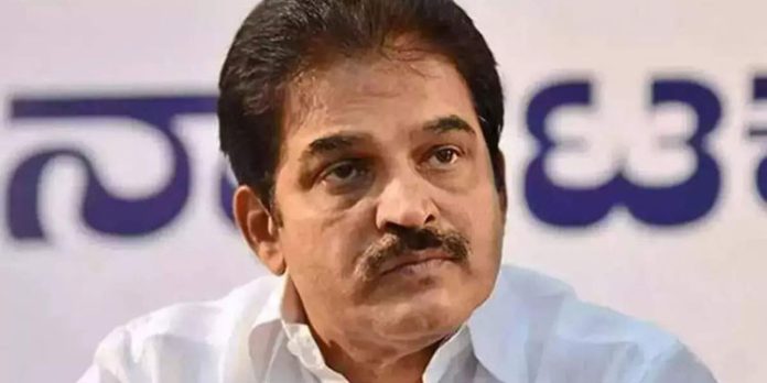 ആലപ്പുഴ സീറ്റിൽ മത്സരിക്കാൻ സംസ്ഥാന നേതൃത്വത്തെ സന്നദ്ധത അറിയിച്ച് ജനറൽ സെക്രട്ടറി കെ.സി വേണുഗോപാൽ ആലപ്പുഴ സീറ്റിൽ മത്സരിക്കാൻ സംസ്ഥാന നേതൃത്വത്തെ സന്നദ്ധത അറിയിച്ച് ജനറൽ സെക്രട്ടറി കെ.സി വേണുഗോപാൽ