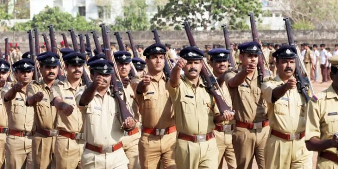 റാങ്ക് പട്ടികയിൽ ഇടംപിടിച്ചവർക്ക് പോലീസിൽ ഇടമില്ല ; നിയമനങ്ങൾ നടക്കുന്നില്ലെന്ന് പരാതി റാങ്ക് പട്ടികയിൽ ഇടംപിടിച്ചവർക്ക് പോലീസിൽ ഇടമില്ല ; നിയമനങ്ങൾ നടക്കുന്നില്ലെന്ന് പരാതി