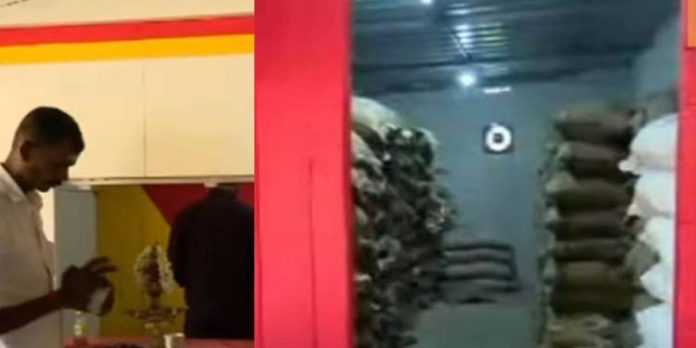 അരിക്കൊമ്പന്റെ ആക്രമണം ; 5 വര്ഷത്തിനിടെ 11 തവണ തകര്ത്ത റേഷന്കട വീണ്ടും പുതുക്കി പണിതു അരിക്കൊമ്പന്റെ ആക്രമണം ; 5 വര്ഷത്തിനിടെ 11 തവണ തകര്ത്ത റേഷന്കട വീണ്ടും പുതുക്കി പണിതു