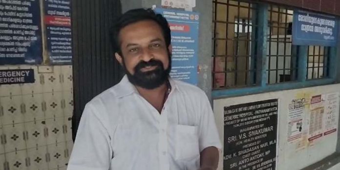 പത്തനംതിട്ടയിൽ തെരുവുനായ ആക്രമണത്തിൽ ബിഗ് ബോസ് താരം രജിത് കുമാറിനും ഒപ്പം ഉണ്ടായിരുന്ന രണ്ടു പേർക്കും കടിയേറ്റു പത്തനംതിട്ടയിൽ തെരുവുനായ ആക്രമണത്തിൽ ബിഗ് ബോസ് താരം രജിത് കുമാറിനും ഒപ്പം ഉണ്ടായിരുന്ന രണ്ടു പേർക്കും കടിയേറ്റു