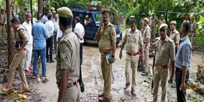 വസ്തു തര്ക്കം ; ഉത്തര്പ്രദേശില് ആറ് പേരെ വെടിവെച്ച് കൊലപ്പെടുത്തി വസ്തു തര്ക്കം ; ഉത്തര്പ്രദേശില് ആറ് പേരെ വെടിവെച്ച് കൊലപ്പെടുത്തി
