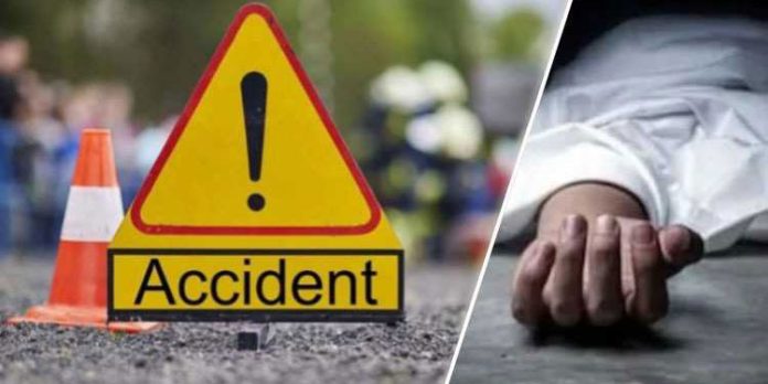 കർണാടകയിൽ നിർത്തിയിട്ട ടാങ്കർ ലോറിയുടെ പിന്നിൽ കാർ ഇടിച്ച് അപകടം ; 12 മരണം കർണാടകയിൽ നിർത്തിയിട്ട ടാങ്കർ ലോറിയുടെ പിന്നിൽ കാർ ഇടിച്ച് അപകടം ; 12 മരണം