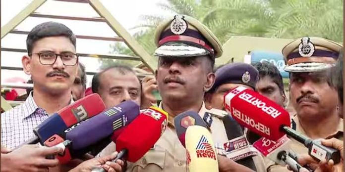 കളമശ്ശേരി സ്ഫോടനം ; കീഴടങ്ങിയാളെ വിശദമായി ചോദ്യം ചെയ്യുന്നു – എഡിജിപി കളമശ്ശേരി സ്ഫോടനം ; കീഴടങ്ങിയാളെ വിശദമായി ചോദ്യം ചെയ്യുന്നു – എഡിജിപി