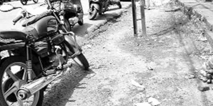 ഇന്റര്ലോക്ക് പാകാനായി മണ്ണെടുത്തിട്ട് ഒന്നര വര്ഷം ; അപകടക്കെണിയായി കെപി റോഡ് ഇന്റര്ലോക്ക് പാകാനായി മണ്ണെടുത്തിട്ട് ഒന്നര വര്ഷം ; അപകടക്കെണിയായി കെപി റോഡ്
