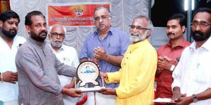 സുവർണ്ണമുദ്ര പുരസ്കാരം മൃദംഗവിദ്വാൻ പി.സുശീല് കുമാറിന് സമ്മാനിച്ചു സുവർണ്ണമുദ്ര പുരസ്കാരം മൃദംഗവിദ്വാൻ പി.സുശീല് കുമാറിന് സമ്മാനിച്ചു