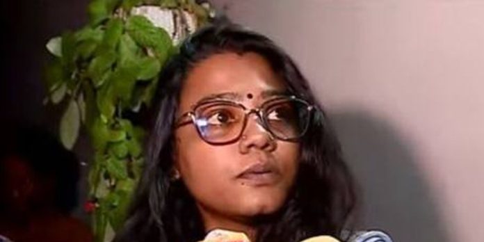 ന്യൂസ് ക്ലിക്ക് കേസ് ; ദില്ലി പോലീസ് സംസാരിച്ചത് ഭീഷണിയുടെ സ്വരത്തിലെന്ന് അനുഷ പോള് ന്യൂസ് ക്ലിക്ക് കേസ് ; ദില്ലി പോലീസ് സംസാരിച്ചത് ഭീഷണിയുടെ സ്വരത്തിലെന്ന് അനുഷ പോള്