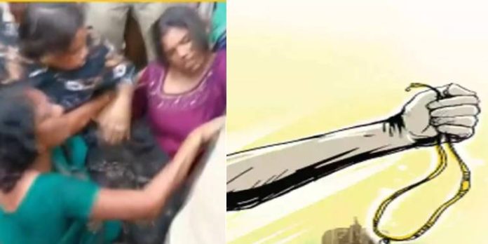 ആറന്മുള ക്ഷേത്രത്തിലെ വള്ളസദ്യക്കിടെ മാല പൊട്ടിച്ച് ഓടിയ 3 സ്ത്രീകള് പിടിയില് ആറന്മുള ക്ഷേത്രത്തിലെ വള്ളസദ്യക്കിടെ മാല പൊട്ടിച്ച് ഓടിയ 3 സ്ത്രീകള് പിടിയില്
