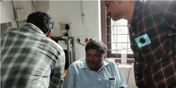 വീടിന് നമ്പർ ഇടാൻ 5000 രൂപ കൈക്കൂലി ; ഹെഡ് ക്ലർക്ക് വിജിലൻസിന്റെ പിടിയില് വീടിന് നമ്പർ ഇടാൻ 5000 രൂപ കൈക്കൂലി ; ഹെഡ് ക്ലർക്ക് വിജിലൻസിന്റെ പിടിയില്